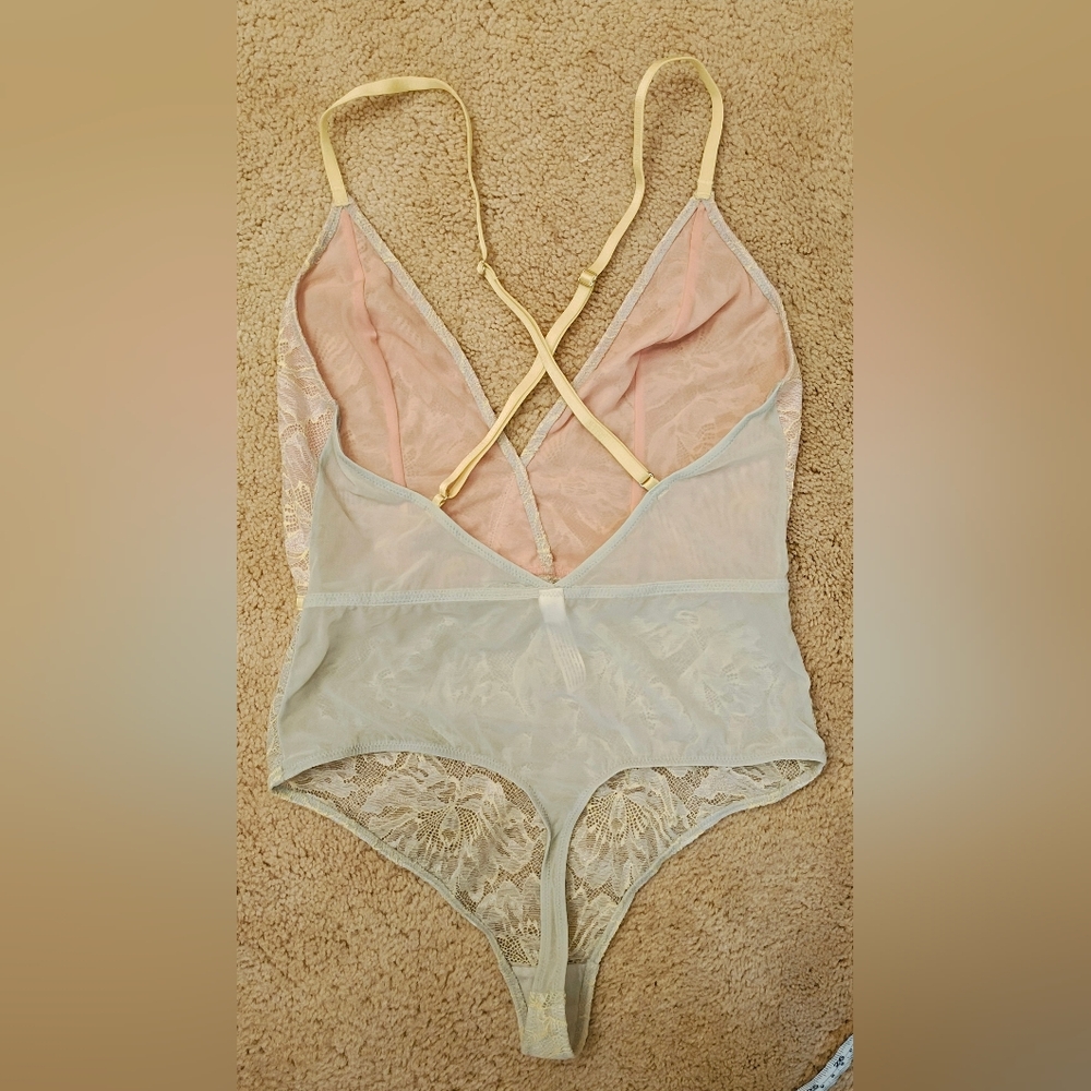 Vintage Auden Sheer Floral Mesh Lace Thong Bodysuit w Criss Cross Straps. - Picture 6 of 12